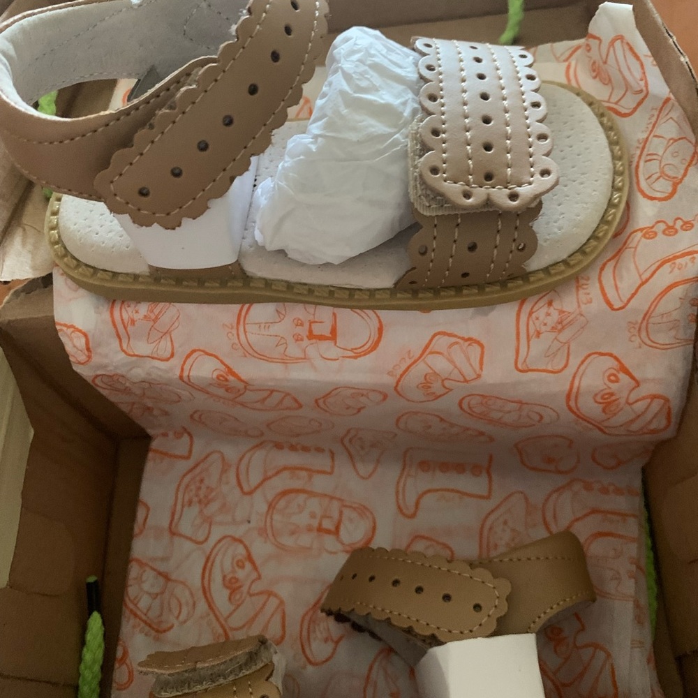 Tan leather kids sandals size 5 t